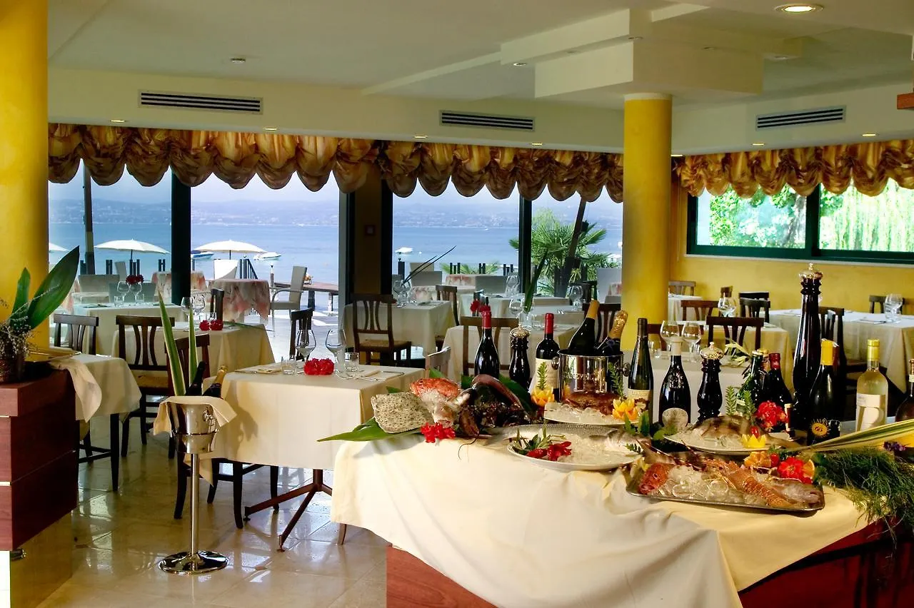 Hotel La Rondine Sirmione 3*,  Italy