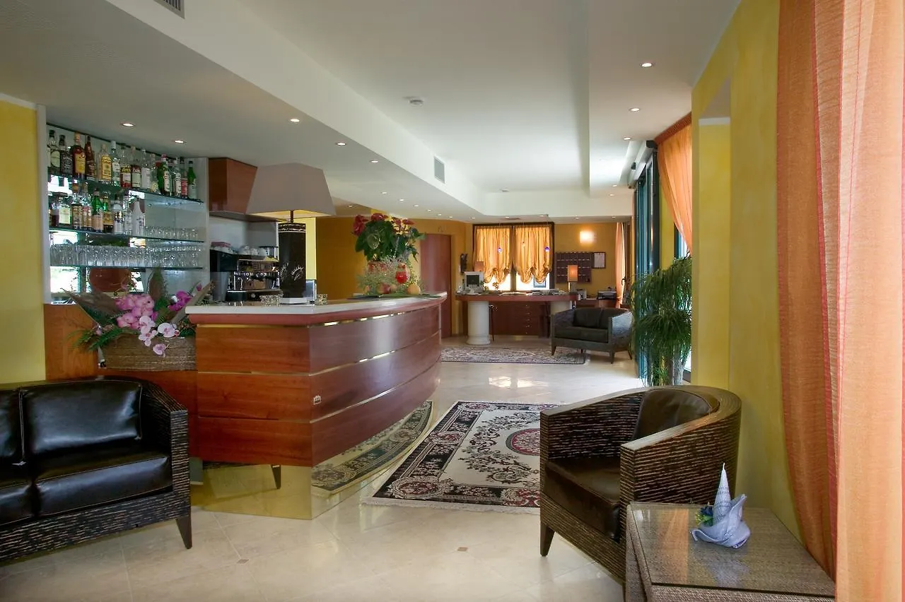 Hotel La Rondine Sirmione 3*,  Itálie
