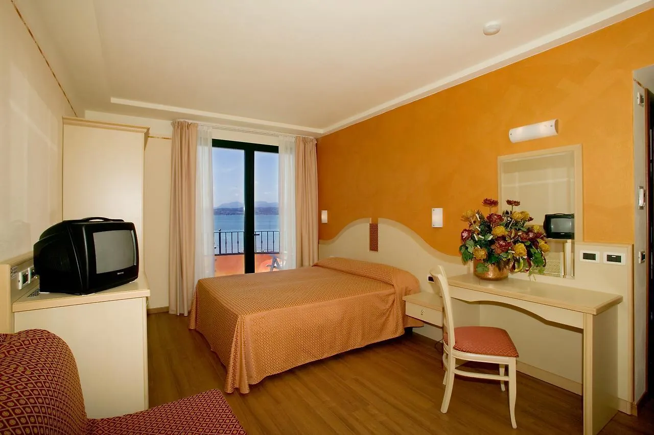 ***  Hotel La Rondine Sirmione Italy