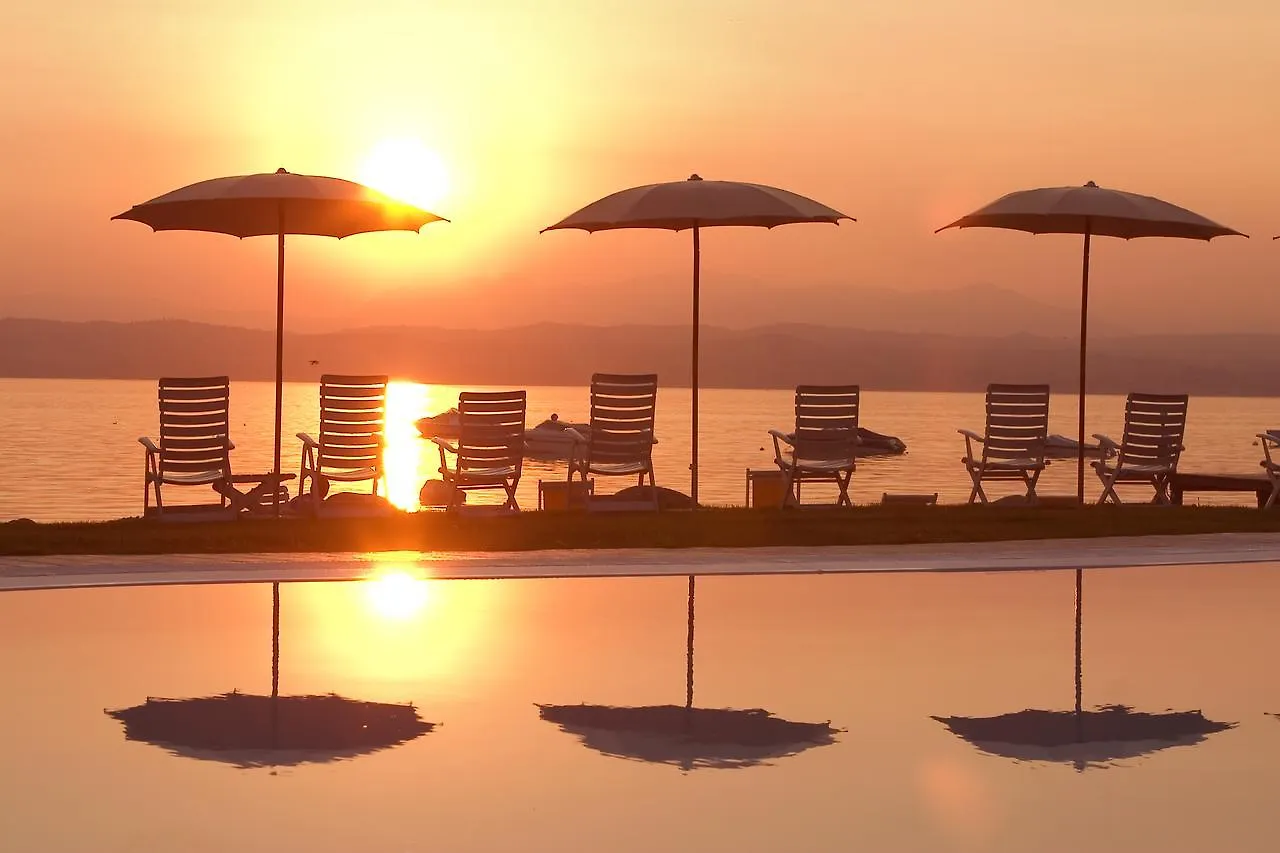 Hotel La Rondine Sirmione 3*,