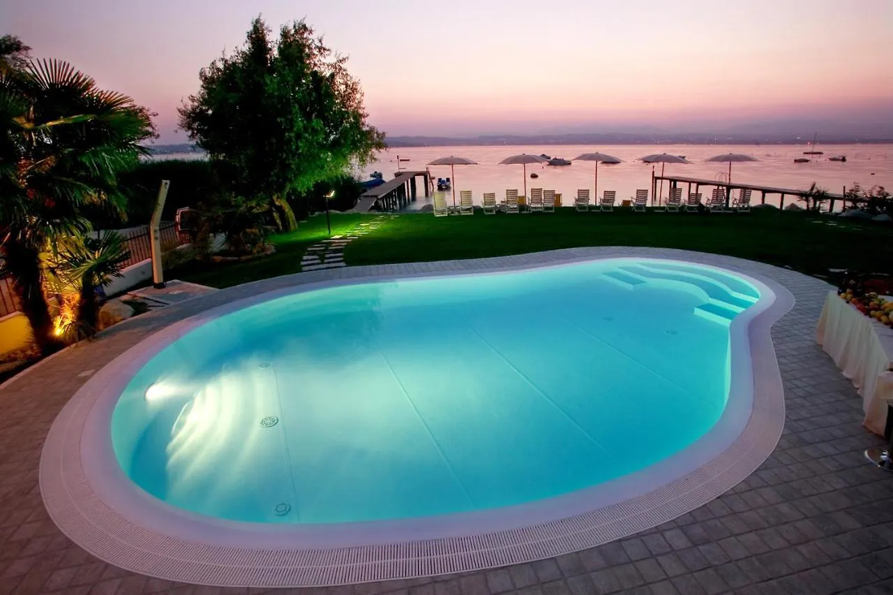 Hotel La Rondine Sirmione 3*,